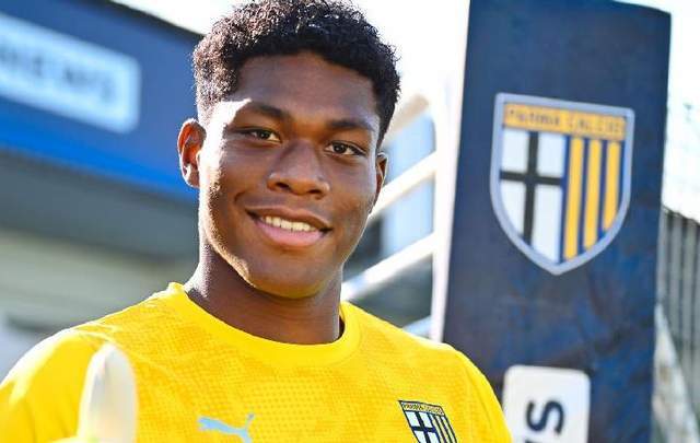 酸了！日本国门铃木彩艳意甲扑出点球：获全场最高的9.4分！